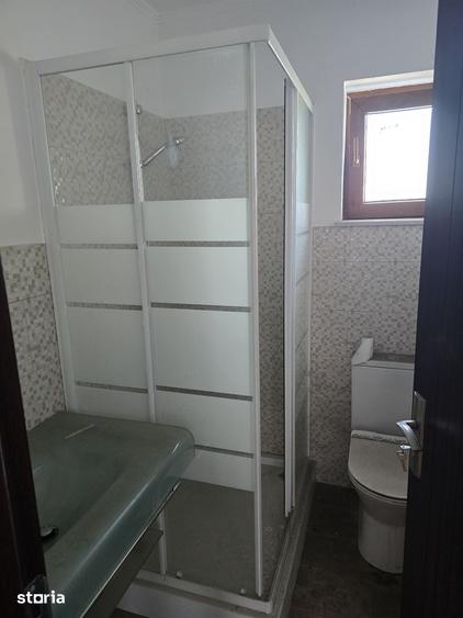 Apartament cu 4 camere în Craiovița Nouă