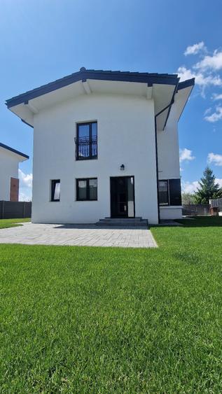 Casă individuală cu 3 camere cu Canalizare în Miroslava