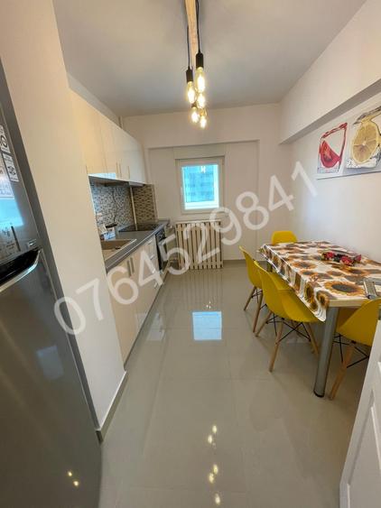 Apartament cu 3 camere semidecomandat în Iancului