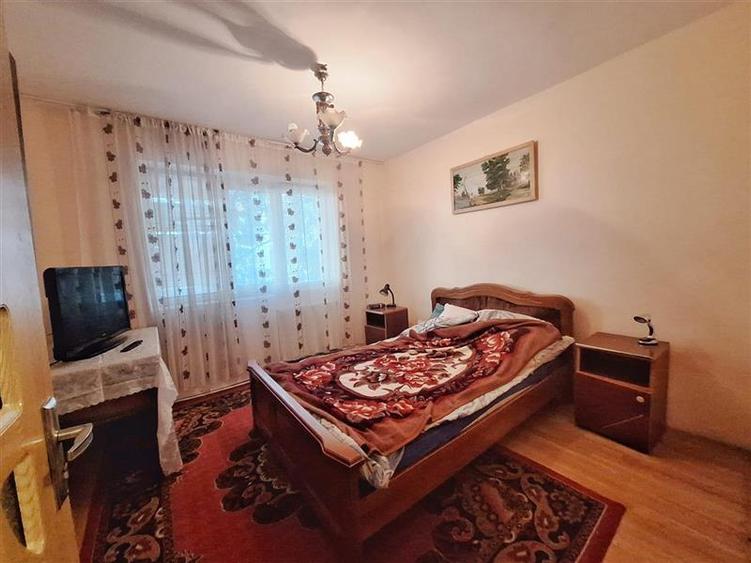 Apartament cu 3 camere decomandat în Milcov
