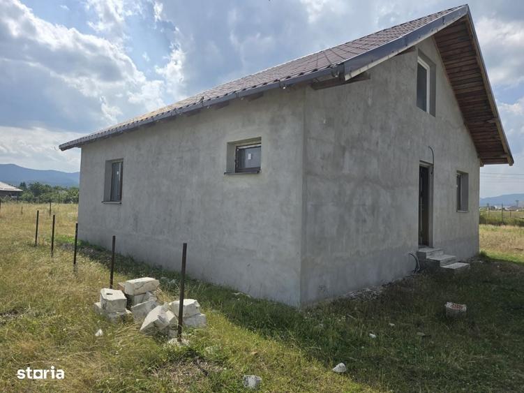 Casă cu 3 camere în Dumbrava