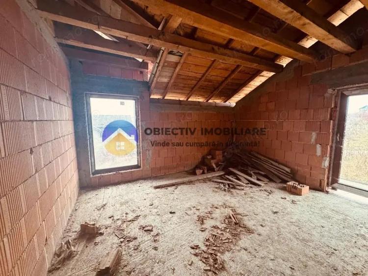 Vila la rosu + teren 500 mp de vanzare Zona Fermelor - 17