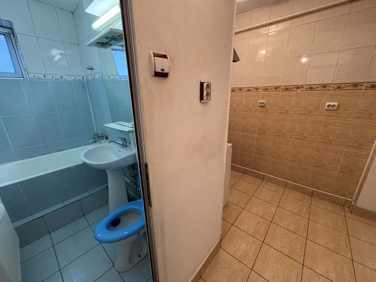 4 cam, etaj 2, 60 mp, bloc caramida, zona centrala Caracal - 19