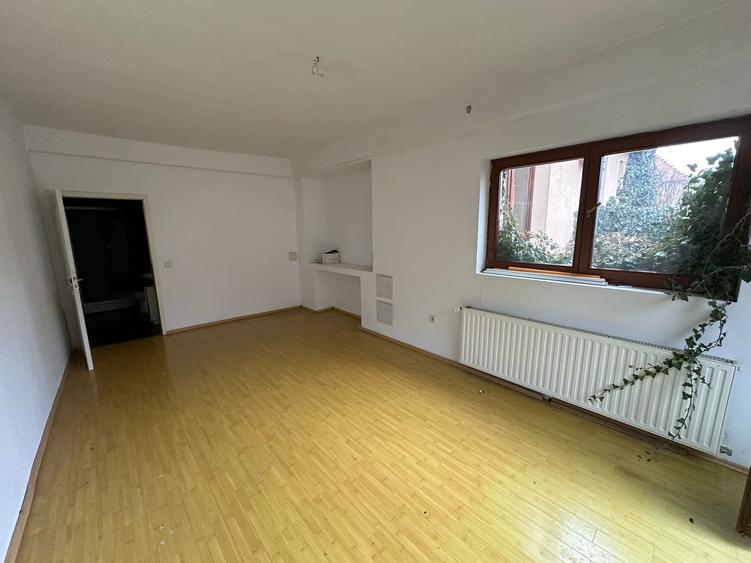 Casa singur in curte - 5 camere - 950 mp teren - zona Trei Stejari - 5