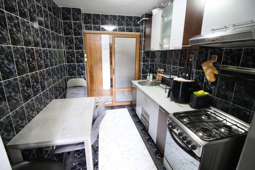 Apartament cu 3 camere decomandat în Siderurgiștilor