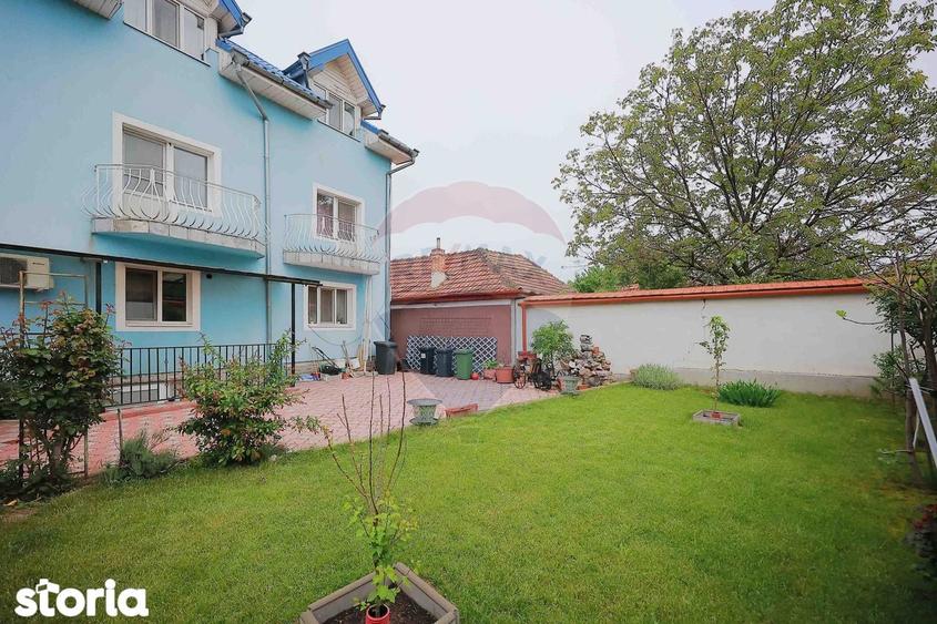 Pensiune cu 11 camere de vanzare, situata in Baile 1 Mai, Sanmartin - 2