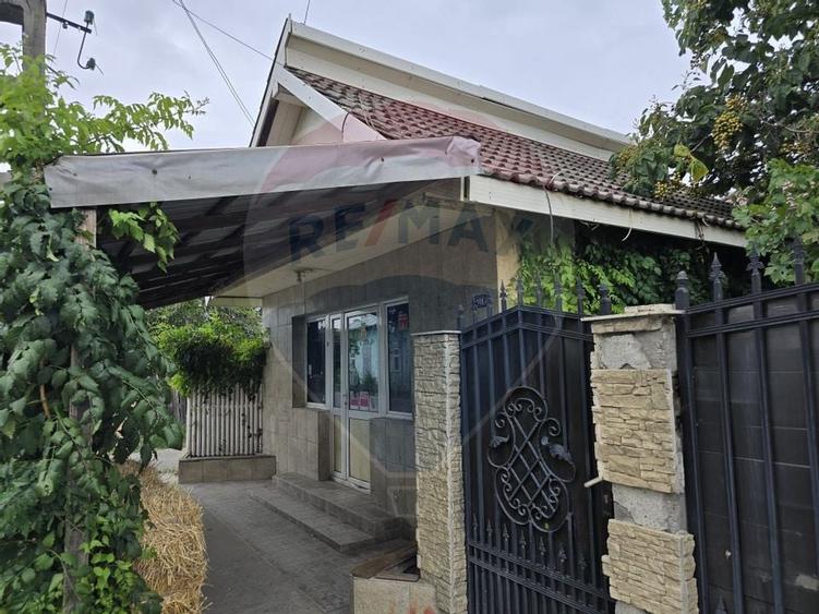 Casa / Vila cu 5 camere de vanzare - 1