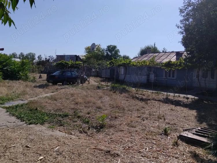 Teren intravilan + casa batraneasca - 1