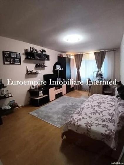 2 camere decomandat de vanzare zona Km 5 - 1
