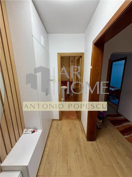 Apartament cu 4 camere decomandat în Republicii