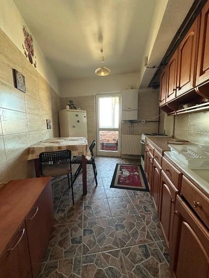 Apartament cu 2 camere decomandat în Tractorul