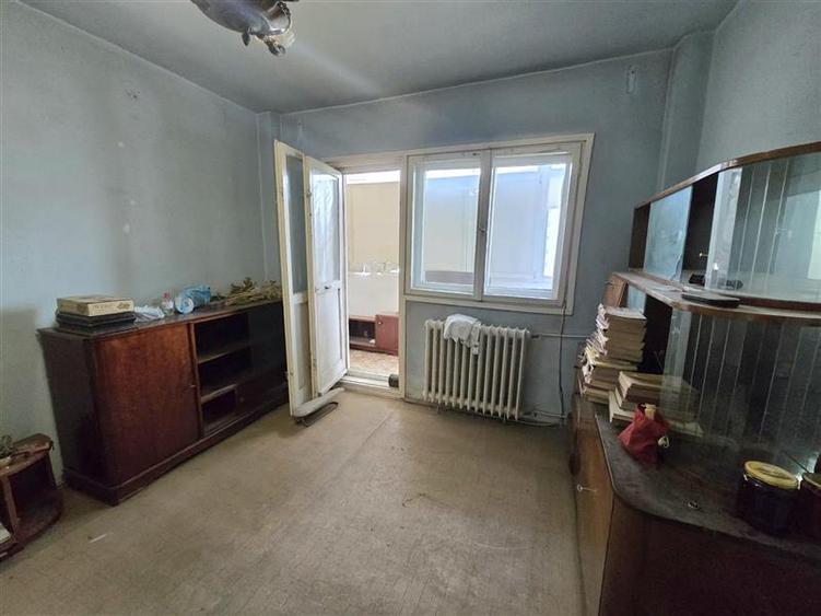 4 CAMERE 2 BAI DECOM ION MIHALACHE TURDA PARC REGINA MARIA ET 6/10 AN 1982 - 8