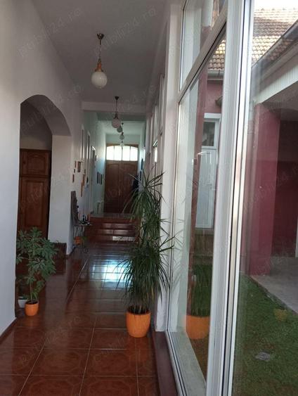 Casa 9 camere de inchiriat Destinatii multiple , Disponibila imediat - 8