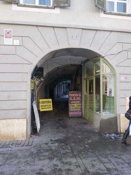Inchiriez spatiu comercial cca 45 mp ultracentral in Sibiu pe Balcescu in curte cu vad f bun 550 E. - 1