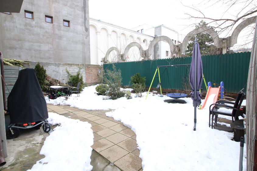 Casă individuală cu 4 camere cu Canalizare în Central