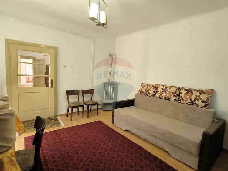 Casă cu 2 camere cu Canalizare în Central