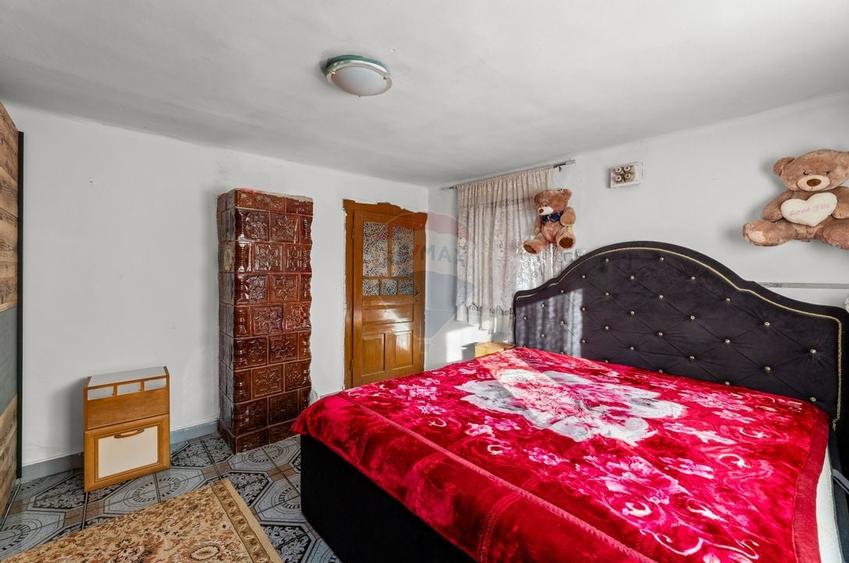 Casă cu 5 camere in Barzava - 4