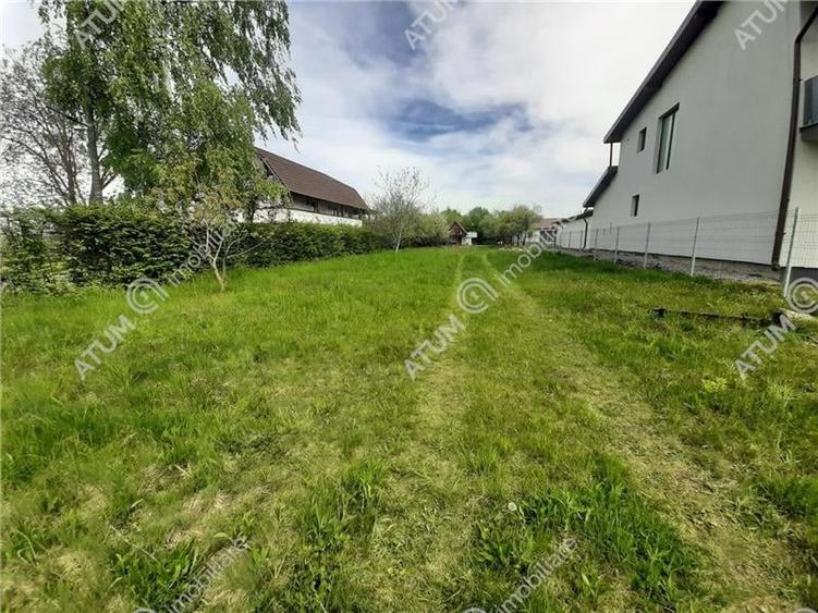 Teren cu utilitati situat la drum in Avrig zona Valea Avrigului - 1