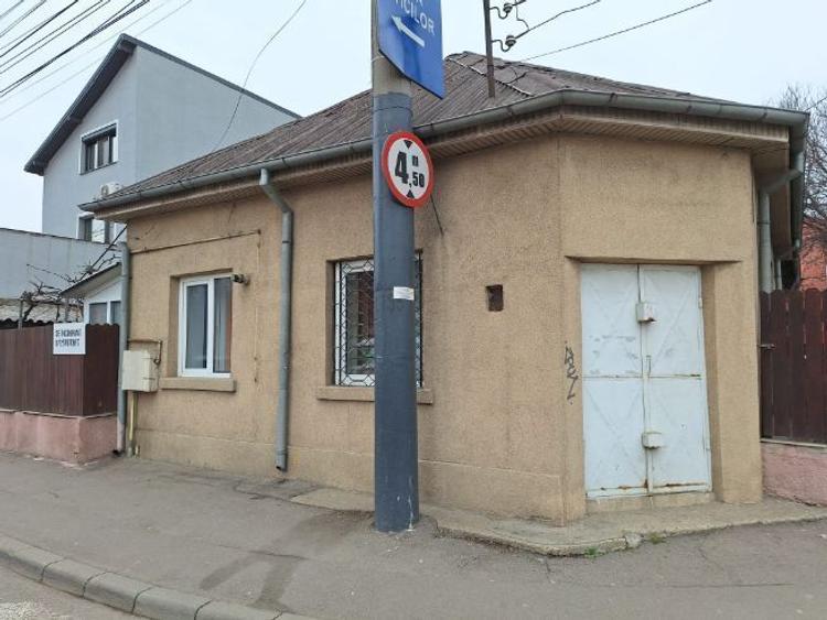 Ofer spre inchiriere spatiu (casa), Bd Bratianu intre CORA si LIDL - 4