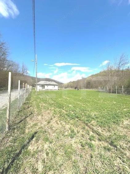 CASA DE VANZARE LA VALEA GARBOULUI,INTR-UN COLT DE RAI - 1