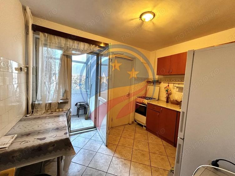 Apartament cu 3 camere decomandat în Siloz