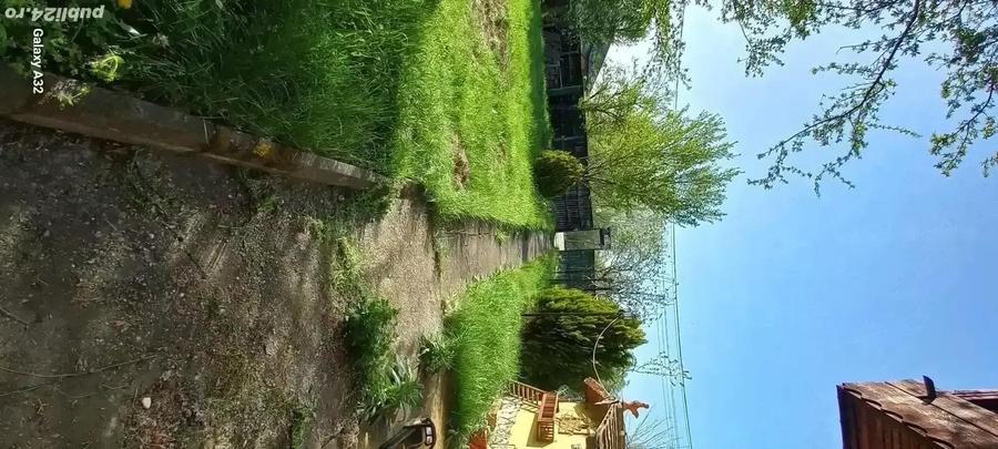 Casa la curte cu teren generos - 1