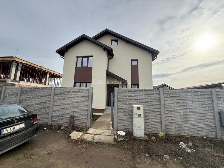 <Casa individuala P+1E> 4 camere 2 bai 320mp teren