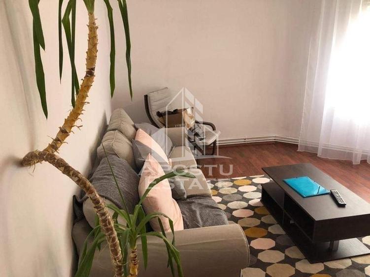 Apartament cu 3 camere, decomandat, centrala proprie, zona Soarelui - 1