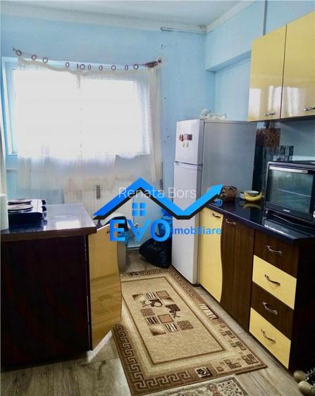 Se vinde, garsoniera, etajul 1, baie proprie, mobilata si ut