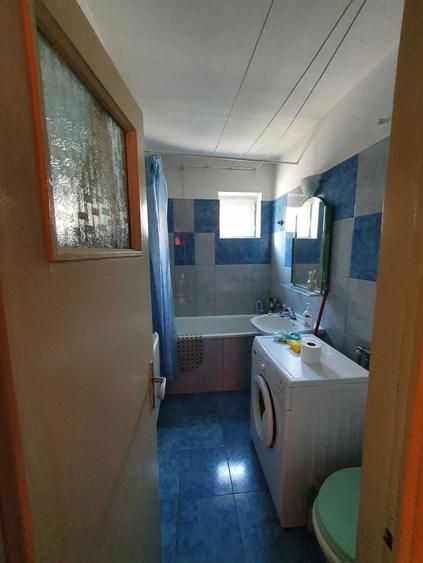Vand apartament cu 3 camere, semidecomandat, situat ultracentral in Campulung Muscel (Strada Emilian Paveliu), imediat langa Tribunal. - 6