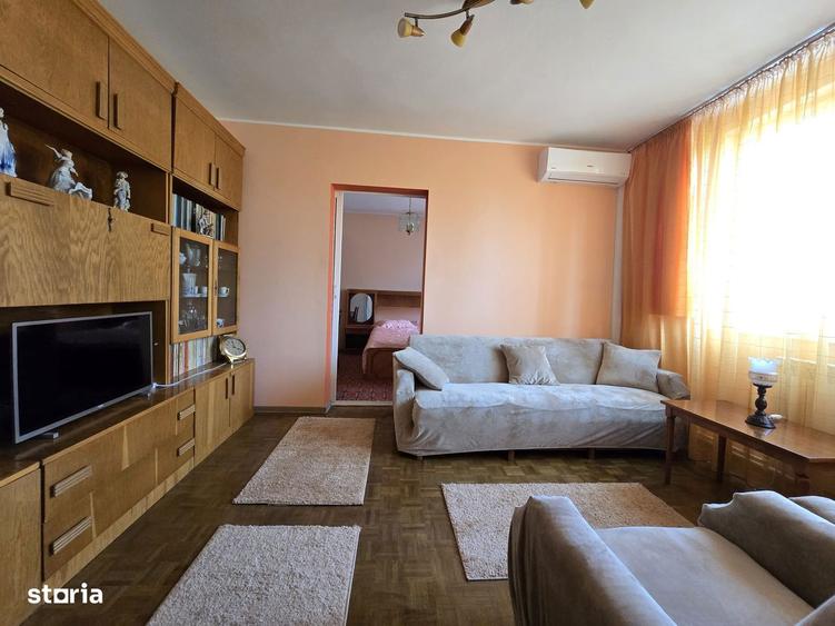 2 camere, Micro 19, zona Parma, etaj 1 - 1