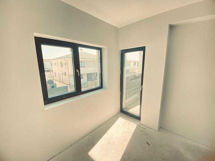 Duplex cu 4 camere si mansarda. Curte 250 mp. Comision 0 - 15