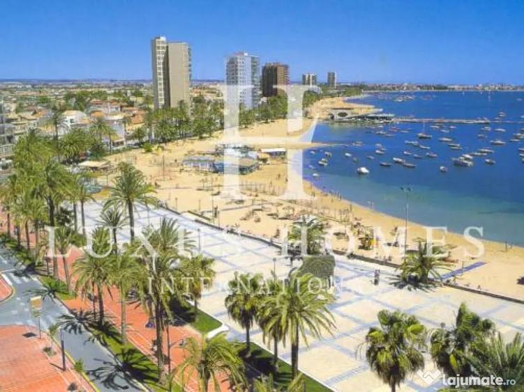 O casa mare, cu terasa, piscina ?i terasa pe acoperi?, situata aproape de mare - 8