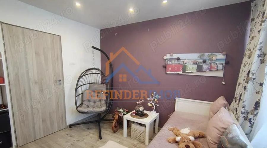 Apartament  de vanzare cu 3 camere, zona Titan - 3