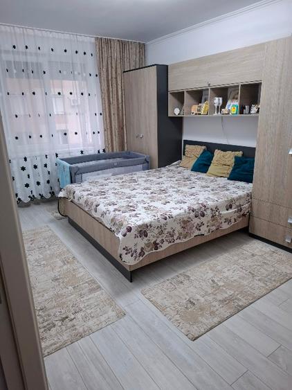 Vând Apartament 3 camere  - 4