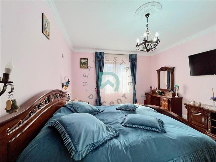 Casă individuală cu 7 camere cu Canalizare în Lupeni
