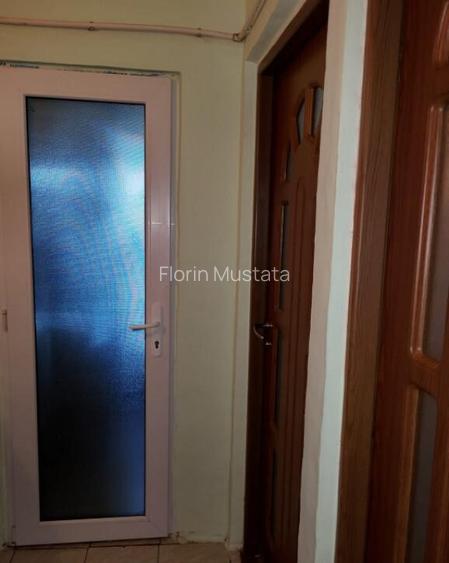 Etaj 1, garsoniera confort 1 Vidin, mobilat utilata.