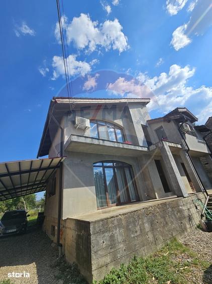 Casă cu 5 camere cu Teren 702 Mp în Nord