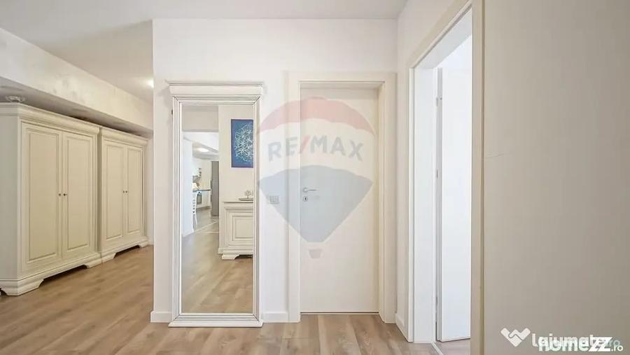 Apartament cu 5 camere decomandat în Noua