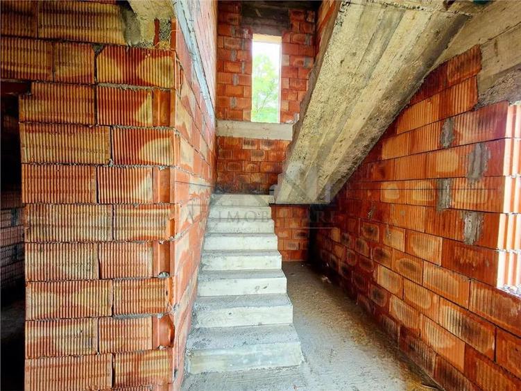 Casa de vanzare cu priveliste frumoasa - 12