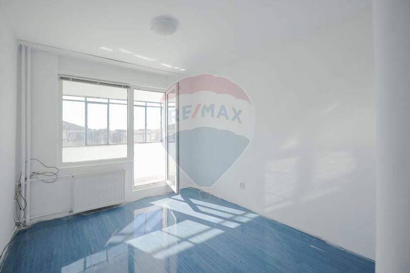 Apartament cu 3 camere de vânzare în zona Rogerius - 3