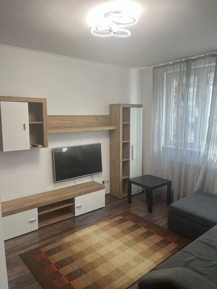 Particular Inchiriez aprtament 3 camere - 2