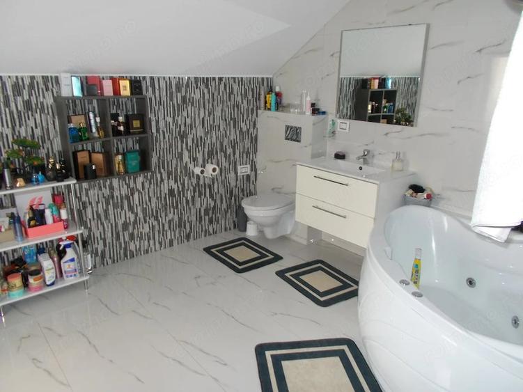 Casă cu 4 camere cu Teren 325 Mp în Parța