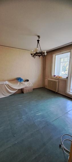 Apartament cu 4 camere decomandat în 1 Decembrie 1918