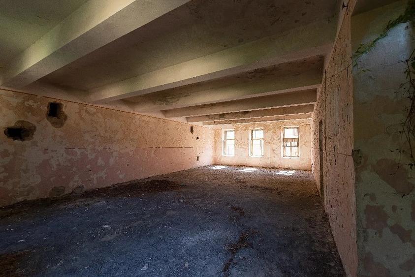 Casă cu Teren 860 Mp în Central