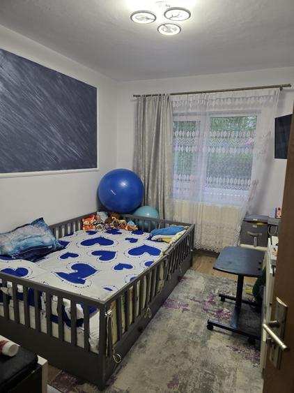 Apartament cu 3 camere decomandat în Câmpului