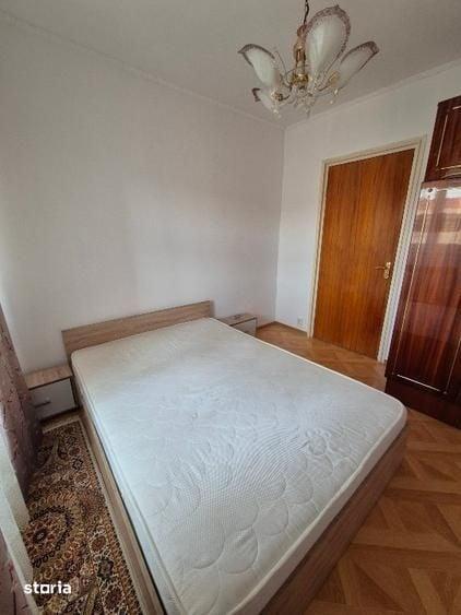 Apartament cu 3 camere decomandat în Giurgiului