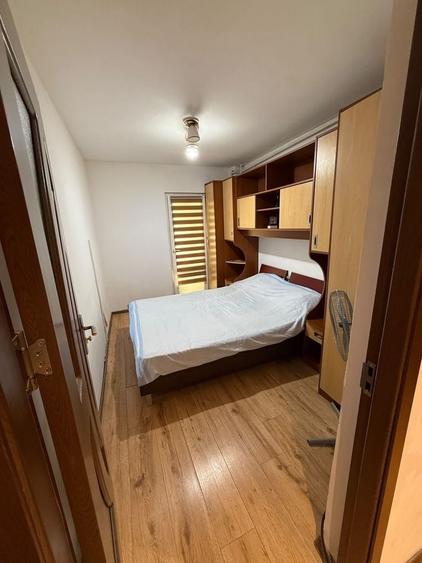 Apartament cu 3 camere decomandat în Milcov