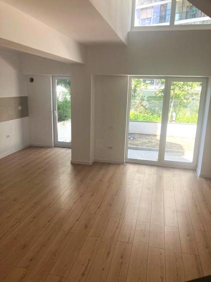 Apartament cu 3 camere semidecomandat în Colentina