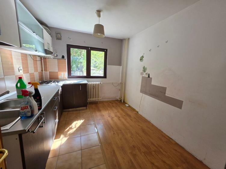 Apartament cu 2 camere decomandat în Titan